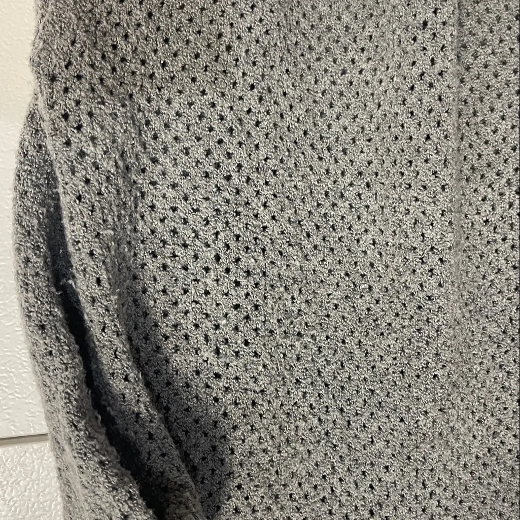 AERIE GRAY OVERSIZED V NECK SWEATER MEDIUM - Image 5