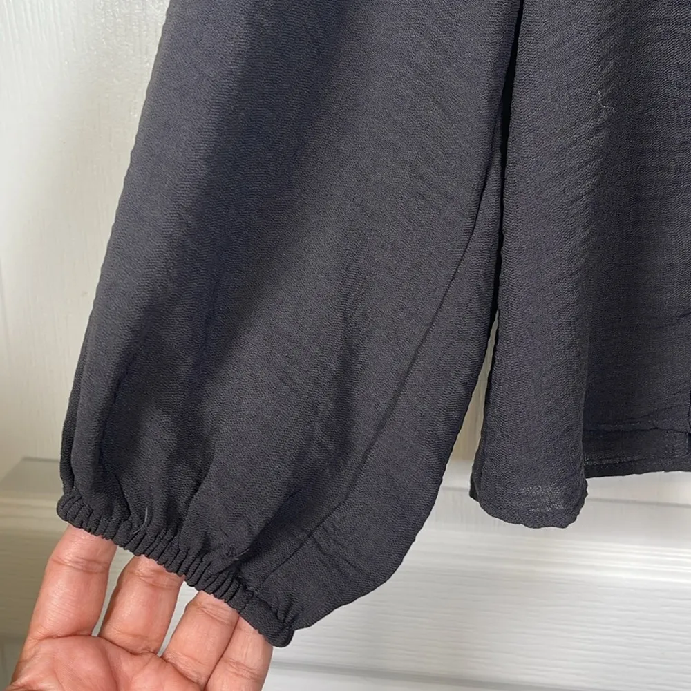 Women's Nine West Black Ruffle Long Sleeve Button Blouse Size Med EUC #7845 - Image 3