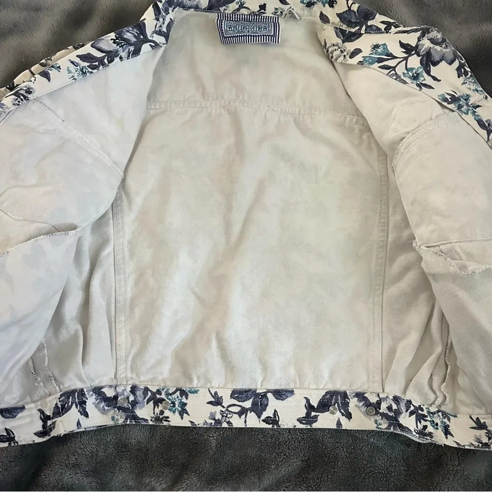 French Country Vintage Floral Trucker Denim Jacket 90s Size Medium - Image 4