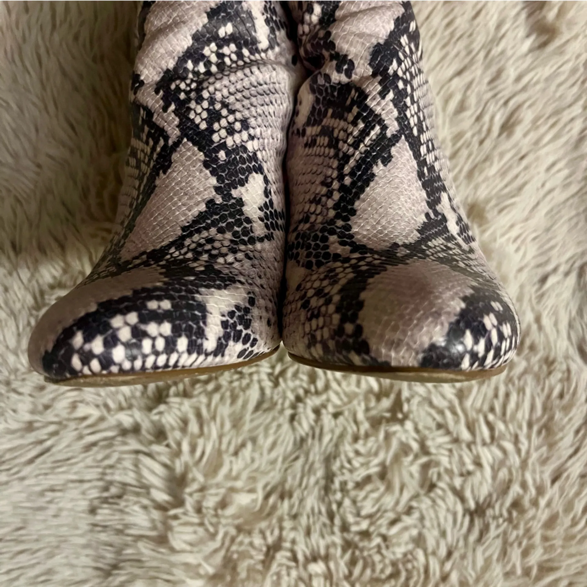 Steve Madden Rookie Snakeskin Bootie Size 8 - Image 9