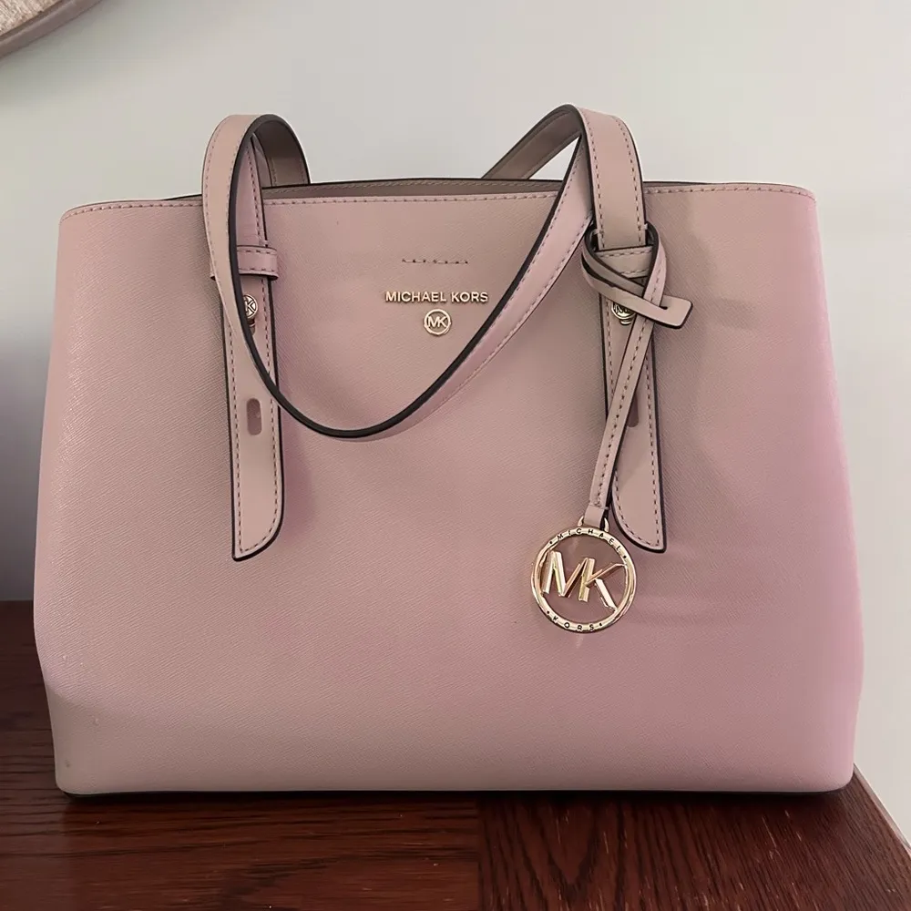 Michael Kors purse - Image 13