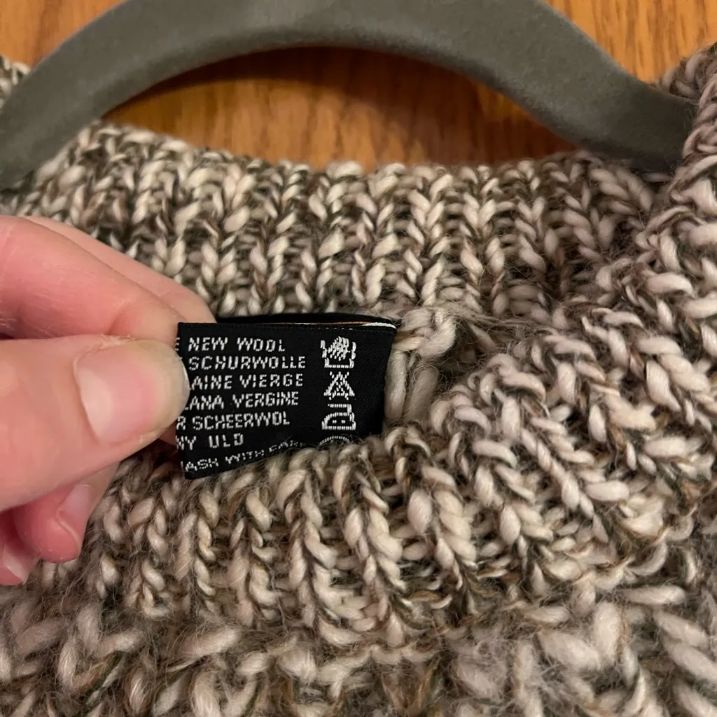 VTG Eddie Bauer wool Chunky Knit Sweater in Gray and Cream - Image 9