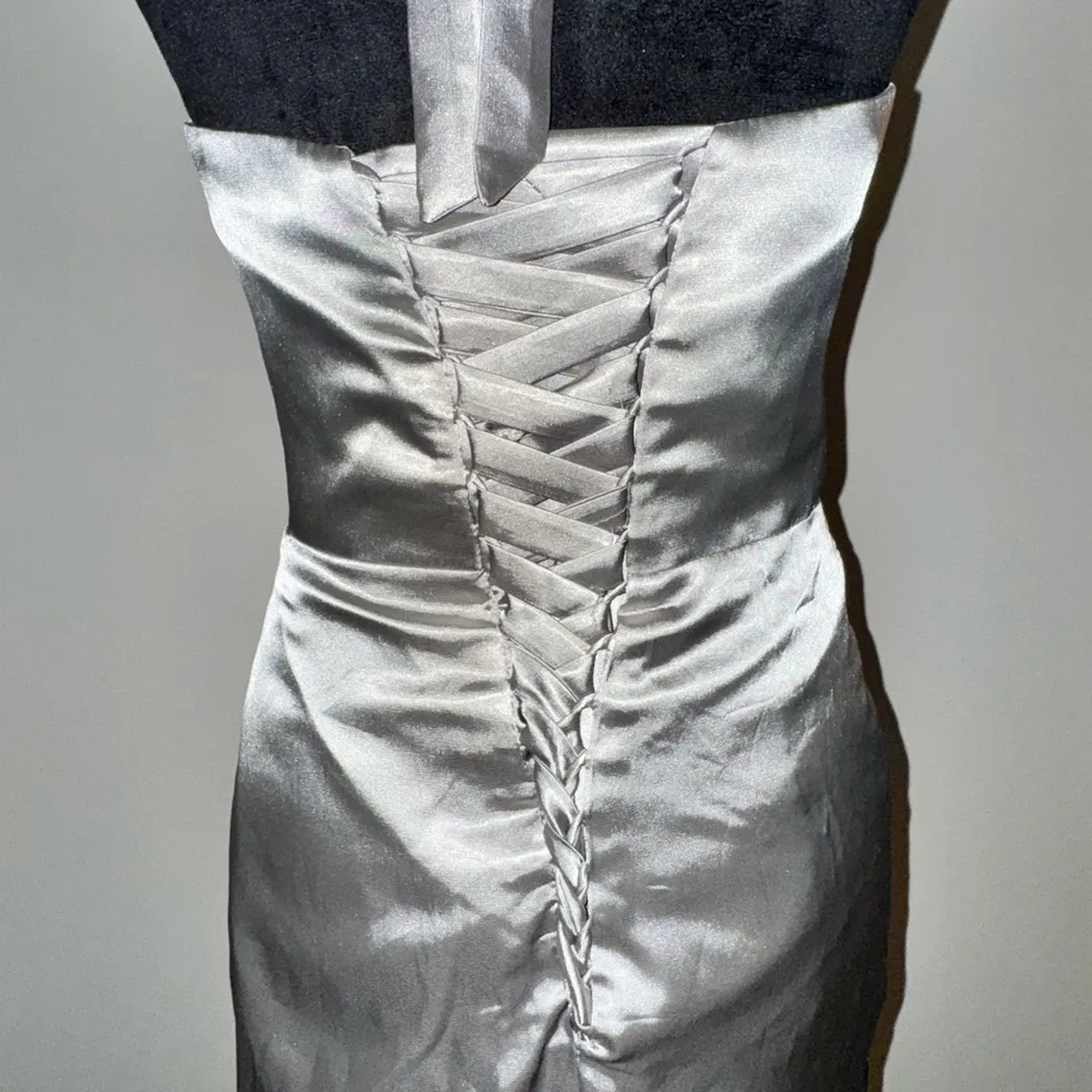 On Running Gray and White Label Silver Size 4 - Image 6