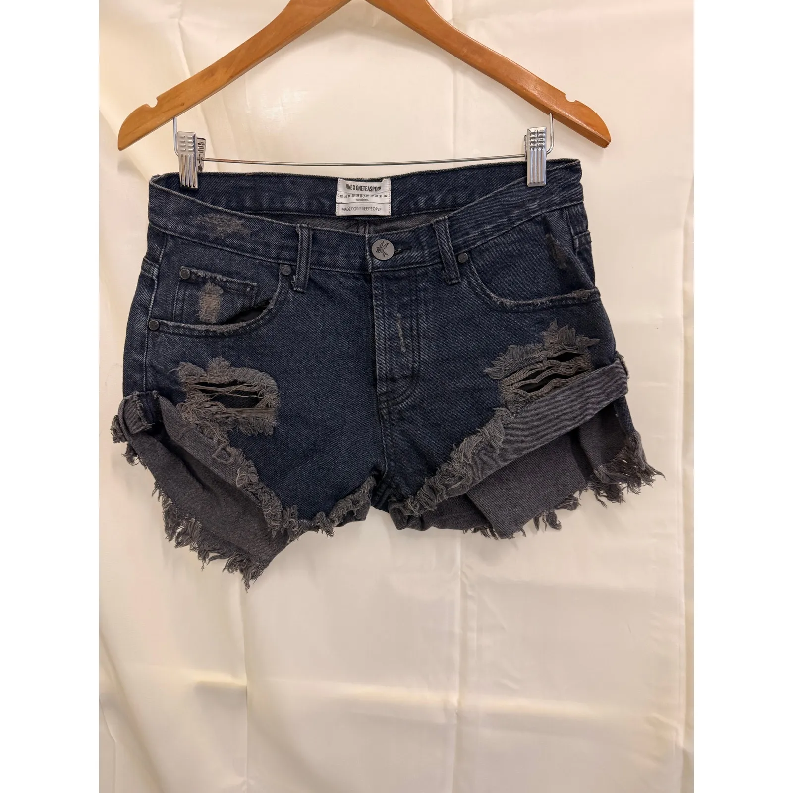 One Teaspoon x Free Peopole Bandits‎ Shorts Distressed Faded Blue Size 27 - Image 2