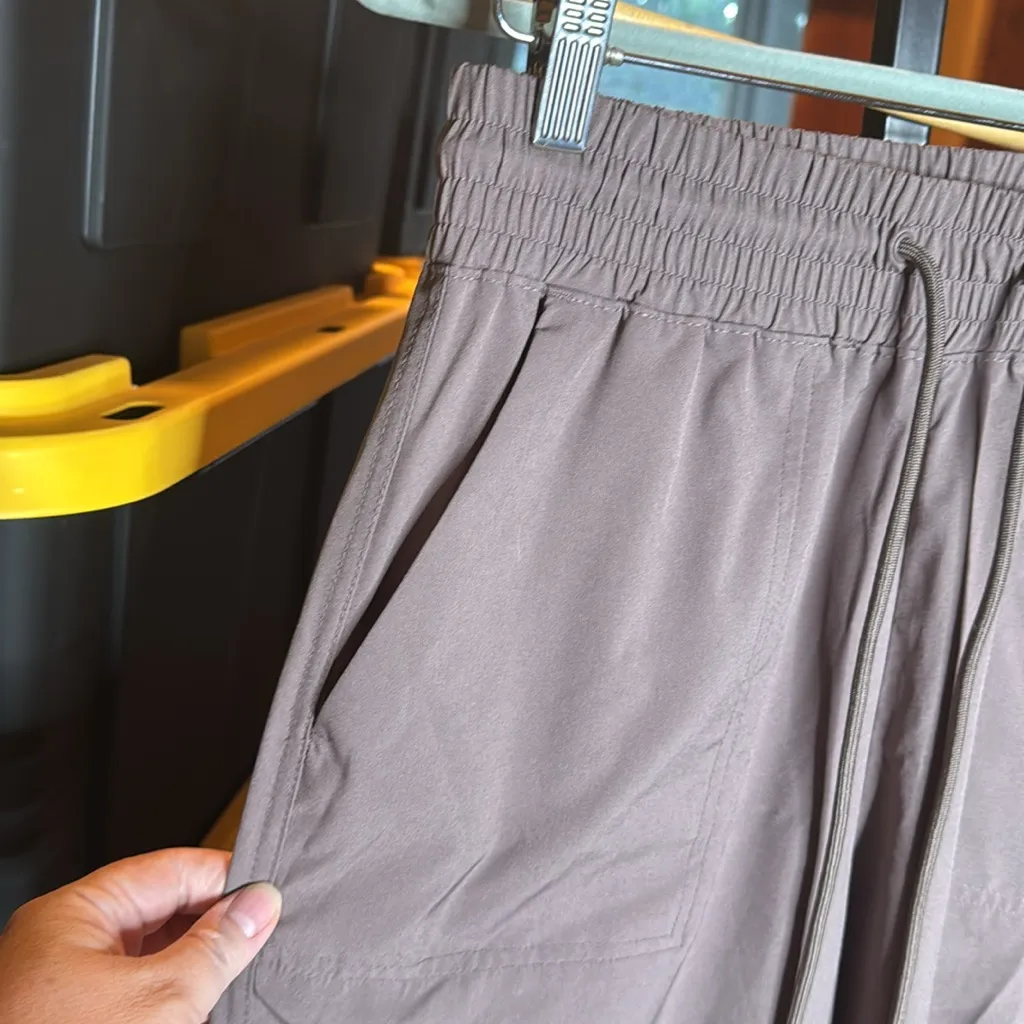 Old Navy High Waisted StretchTech Cargo Joggers Brown Size Small - Image 6