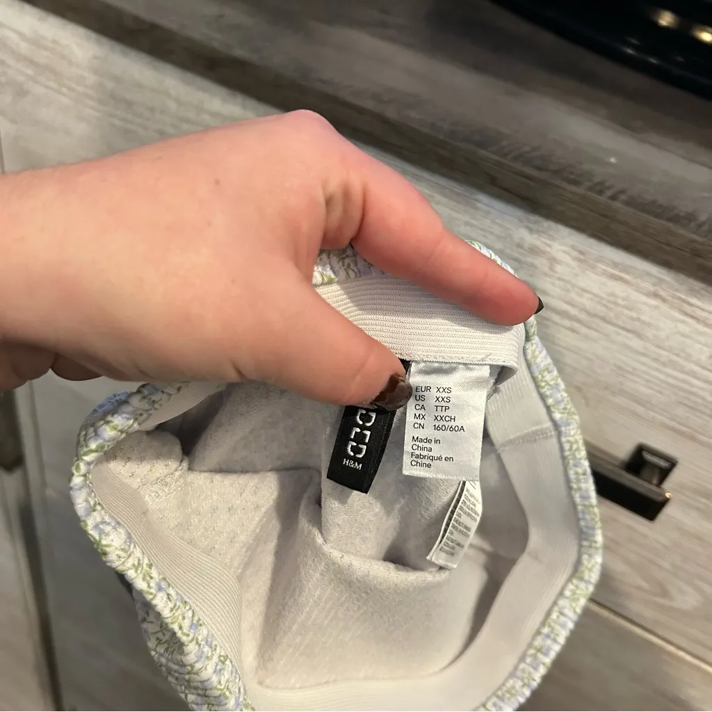 H&M Blue, green and white floral mini skirt size XXS - Image 4