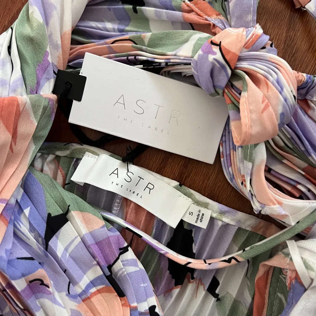 ASTR the label BLYTHE FLORAL PLISSE MIDI DRESS - Image 15