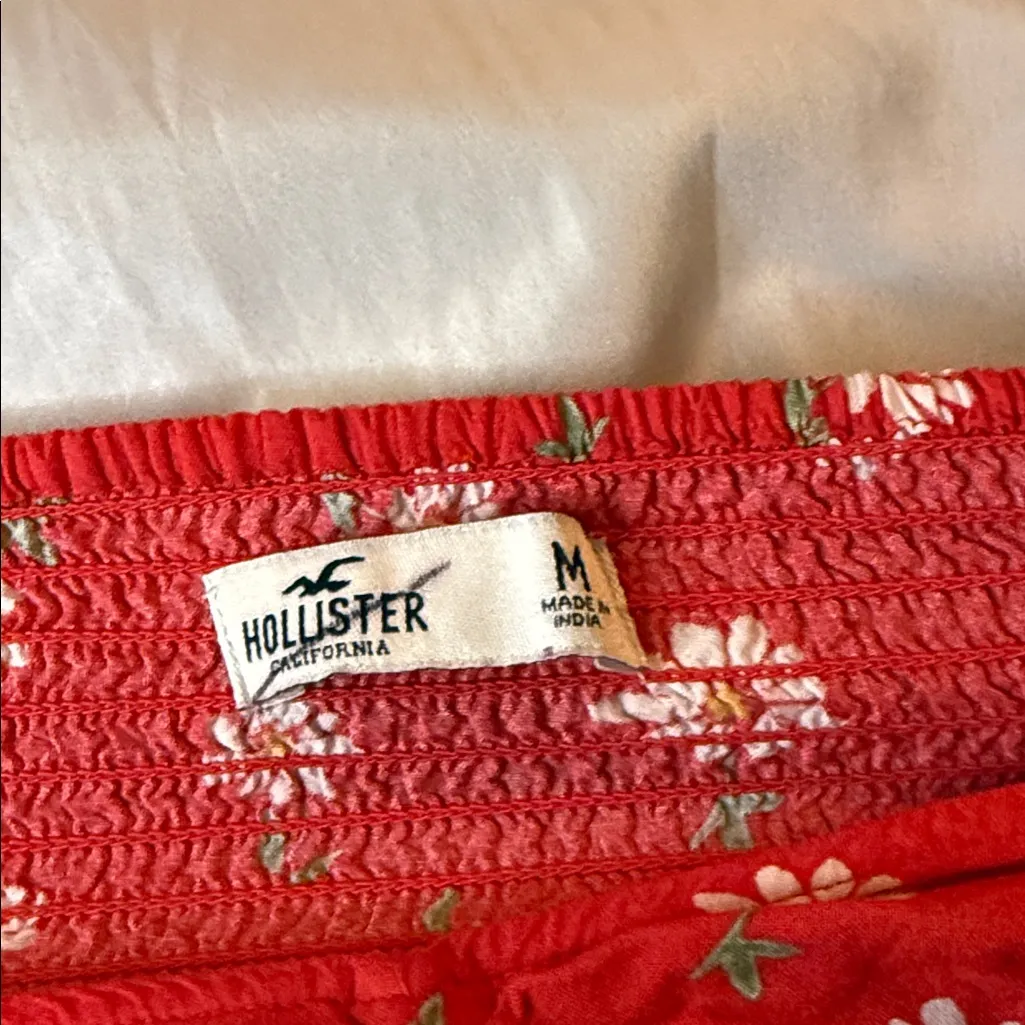 Hollister Red Floral Crop Top - Image 3