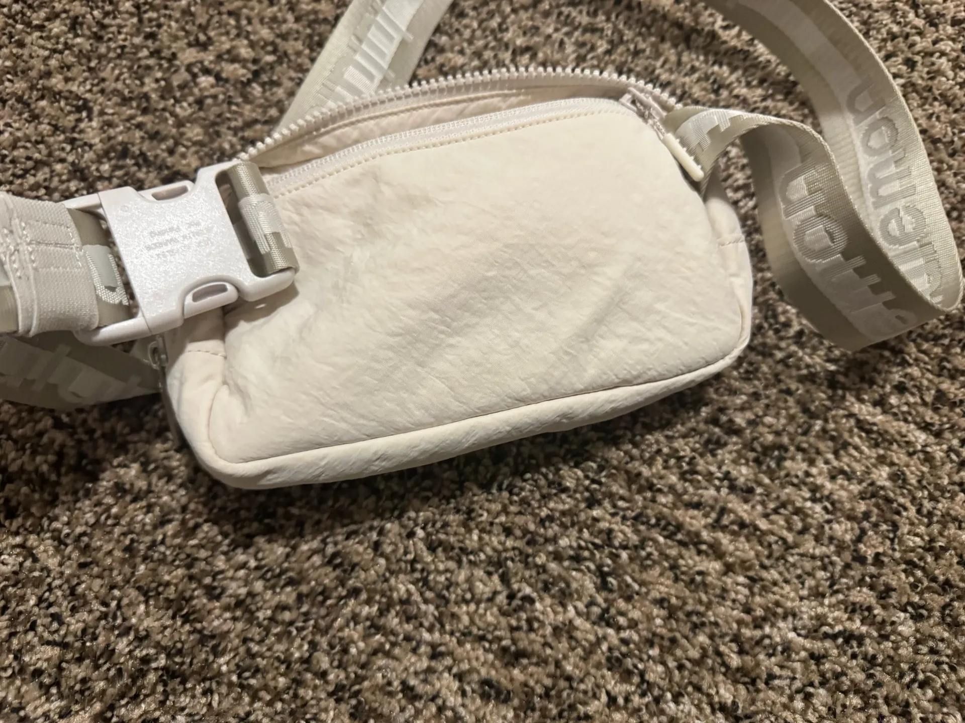 LULULEMON Belt Bag 1L Wordmark Color White Opal/Raw Linen/White - Image 5