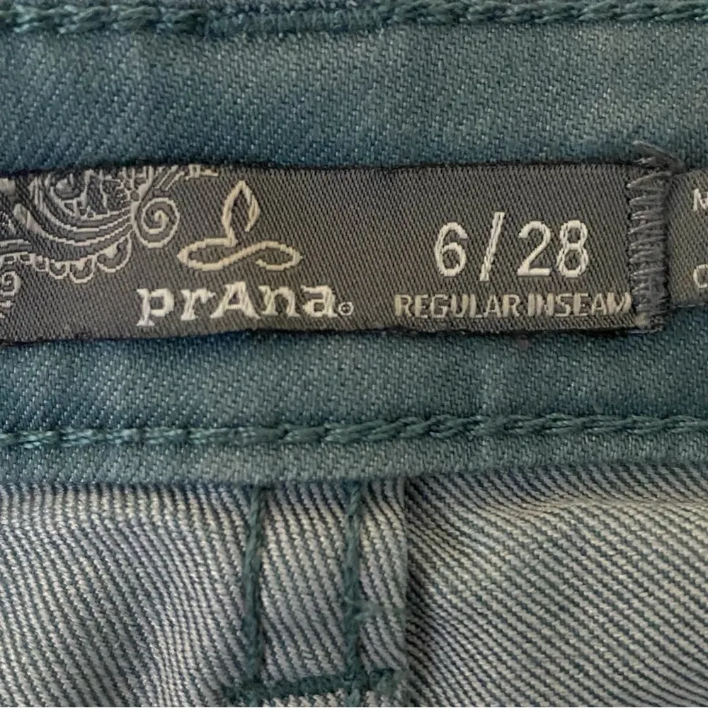 PRANA “Kara” rolled hem performance jean in “Sterling Green”. Size 6/28. VGUC - Image 9