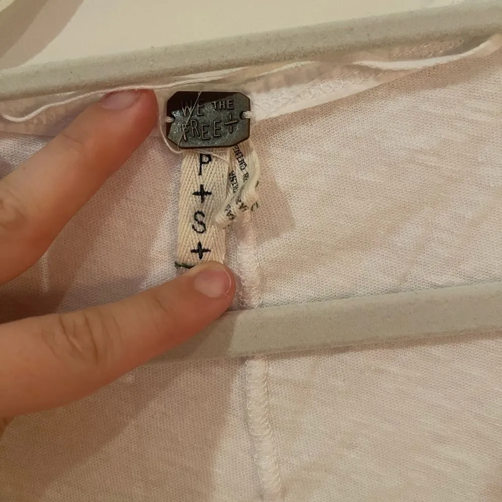 Free People 'We The Free' White Long Sleeve v-neck with button details size P/S! - Image 3