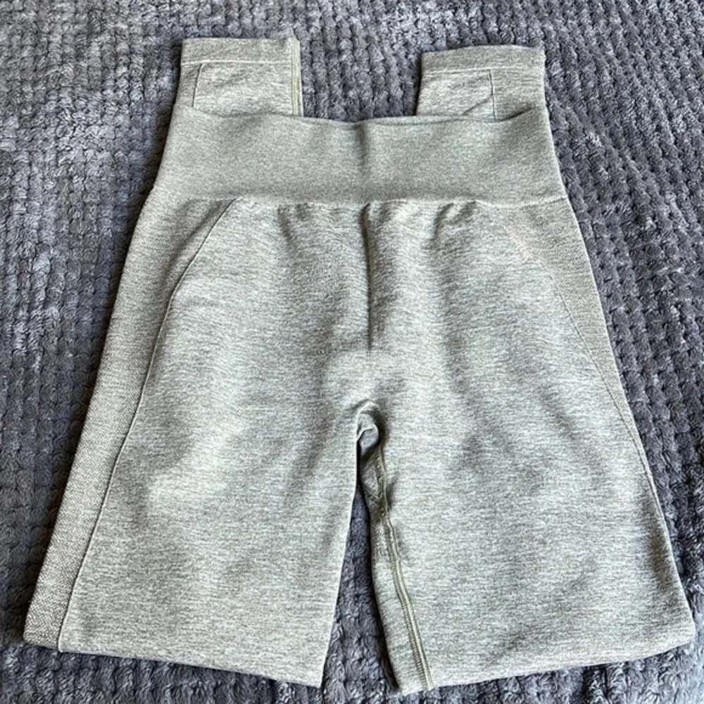 Gymshark Beige/Gray Pink Seamless Buttlift Leggings Size Med EUC #0837-AT - Image 2