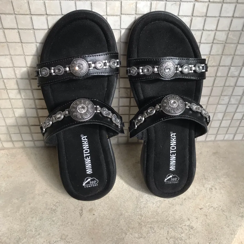 💜NWOT💜 MINNETONKA BEJEWELED BEAUTIES BLACK, EMBELLISHED, SPARKLING SANDAL SZ 6 - Image 2