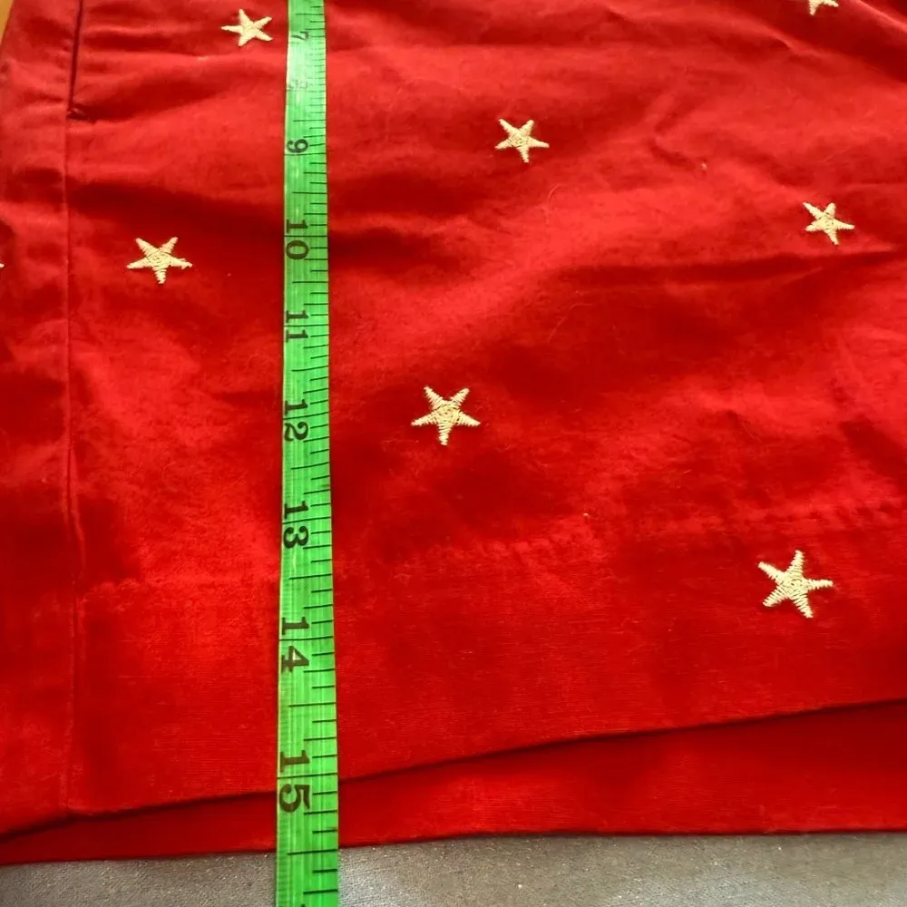 NWT St. John's Bay Red Bermudas with Scalloped Hem and Star Pattern - Image 6