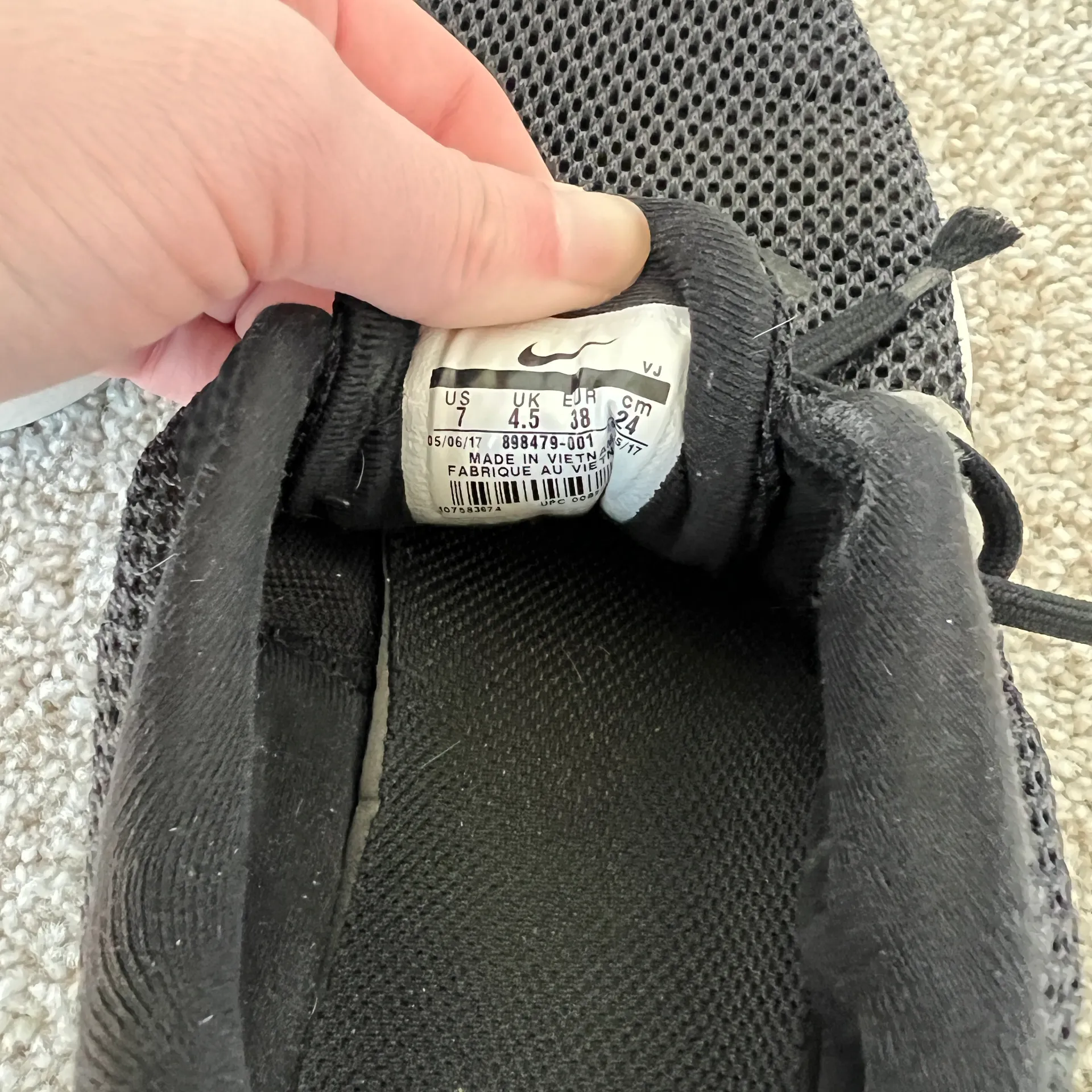 Women’s Black Tennis Shoes Size 7 - Image 9