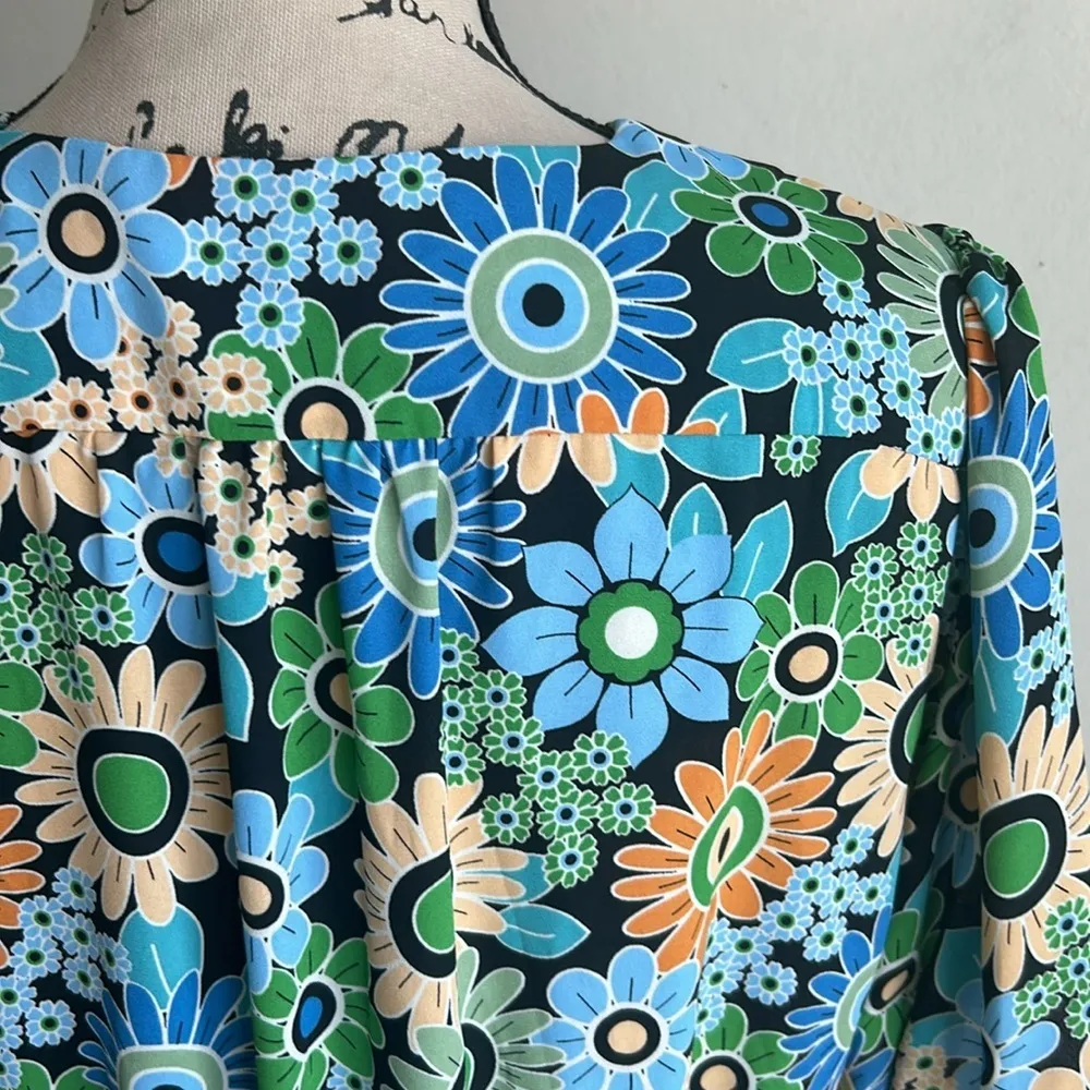 CAbi “Happy” Floral Top Size Medium - Image 10