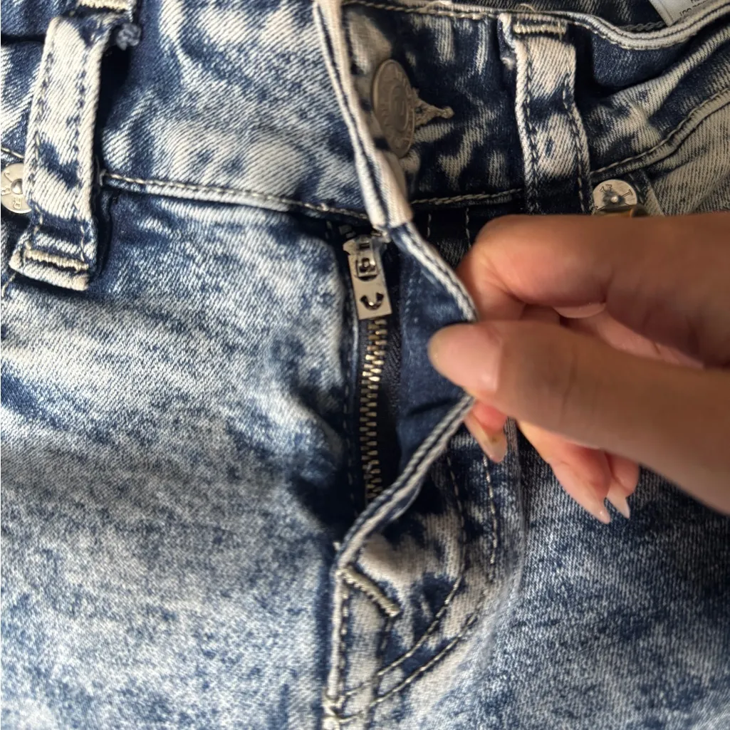 True religion acid wash low to mid rise baggy jeans size 26 small - Image 7