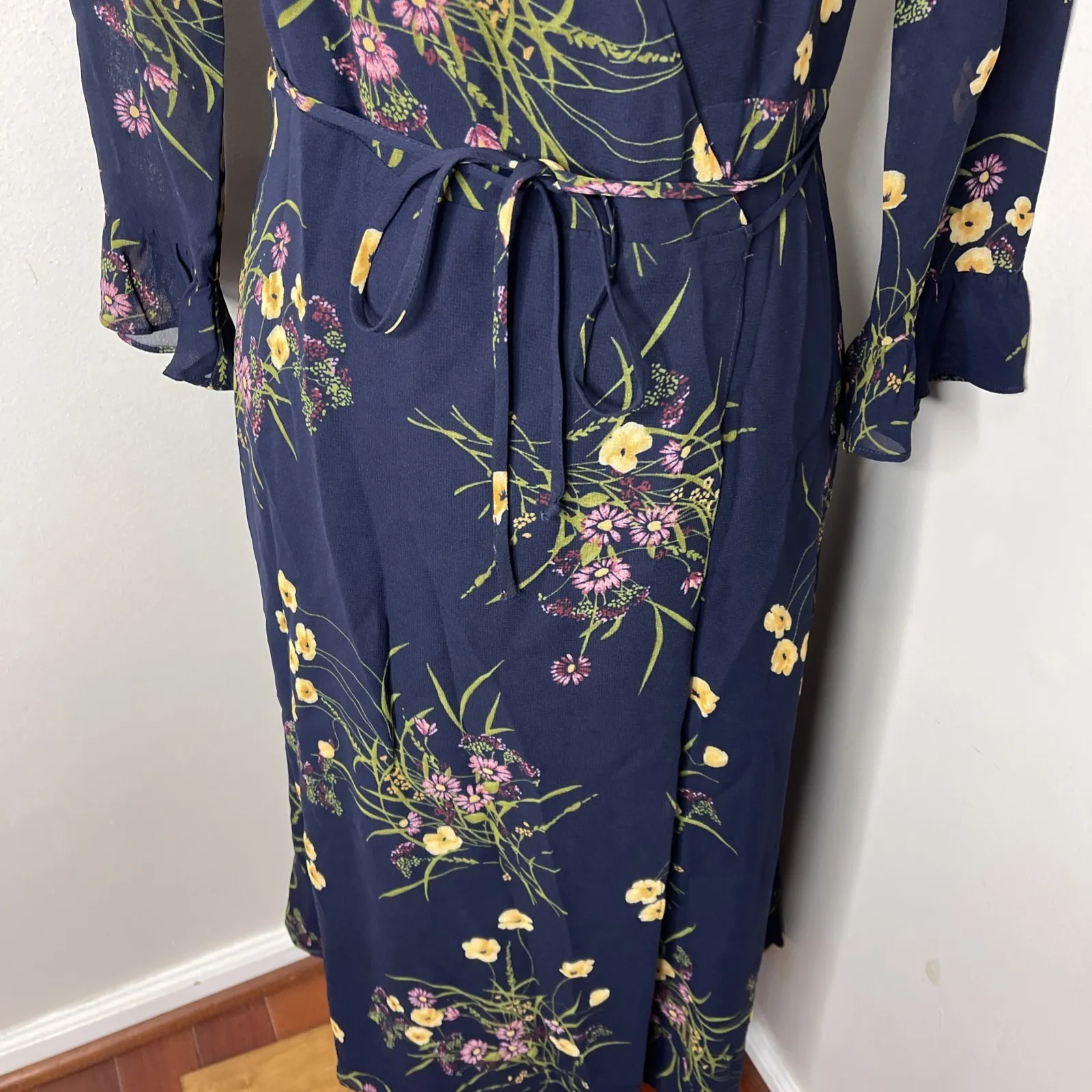 Reformation Mulberry Wrap‎ Dress in Mademoiselle Blue Floral Small - Image 8