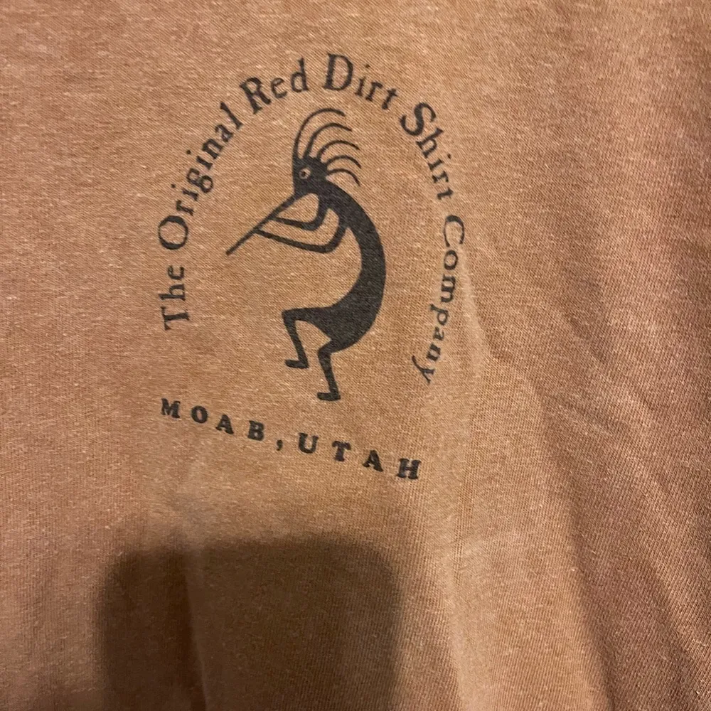 Gildan Orange brown shirt in medium - Image 2