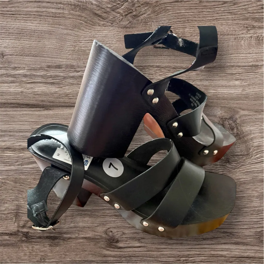 Madden Girl Black Platform Heels - Image 5