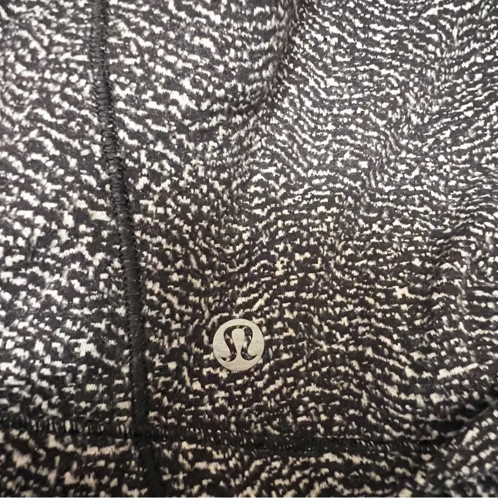 Lululemon Outrun 1/2 Zip Up Running Rippled Jacquard Black/White Pullover Size 4 - Image 15