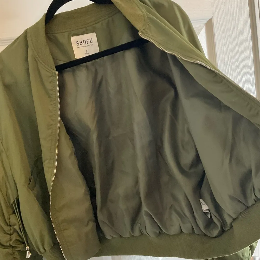 Sanfu woman’s Olive Green Bomber Jacket size small - Image 8