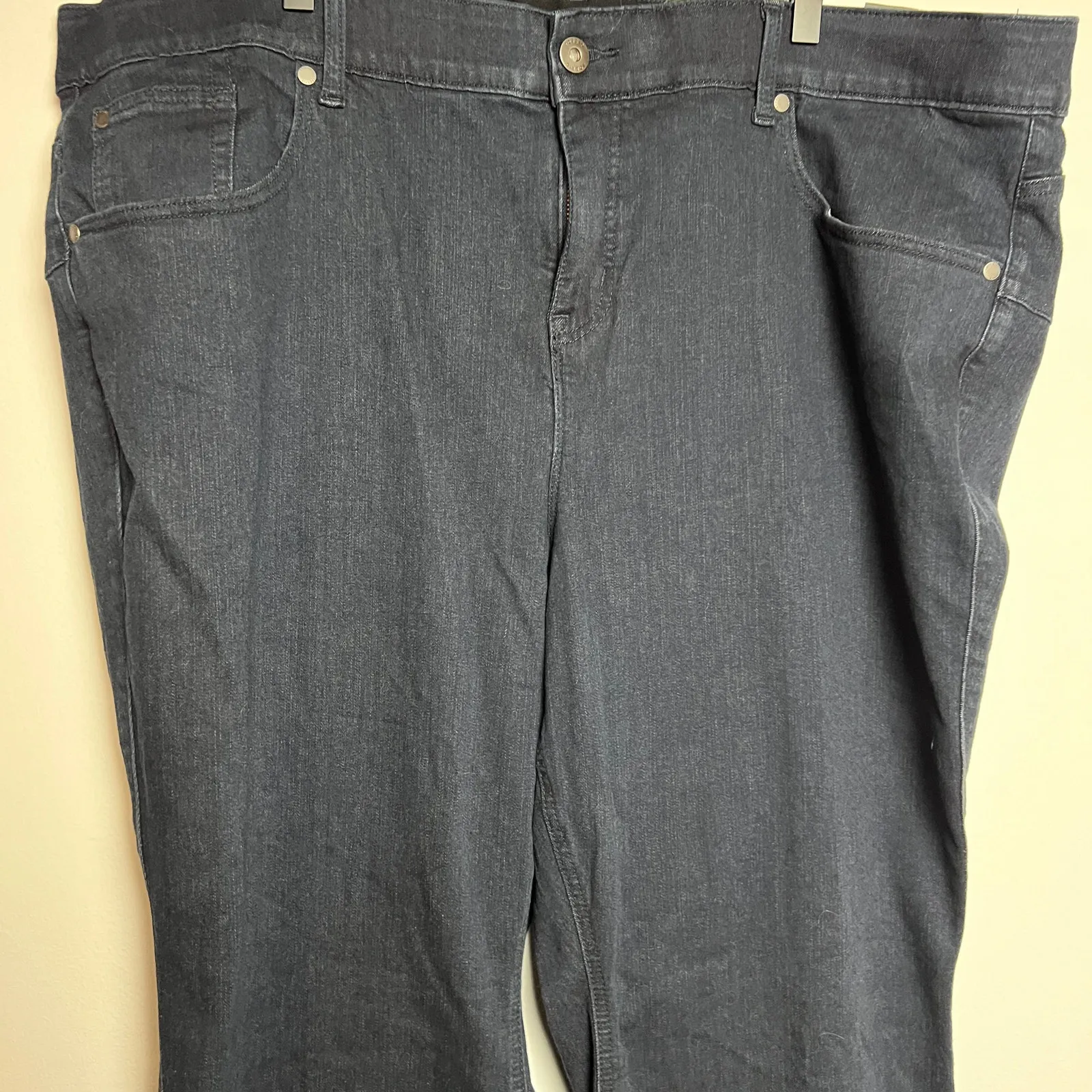 Torrid Women's Plus Size Dark Wash Bombshell Flare Jeans - Size 26R - NWT - Image 4