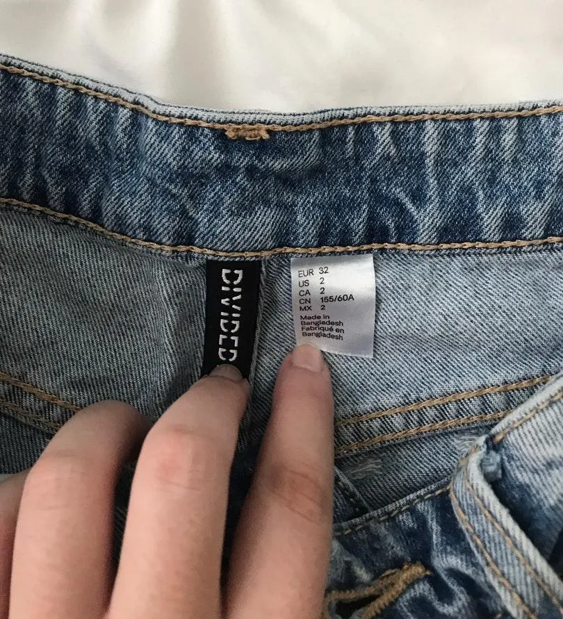 H&M Button-up denim shorts  - Image 2