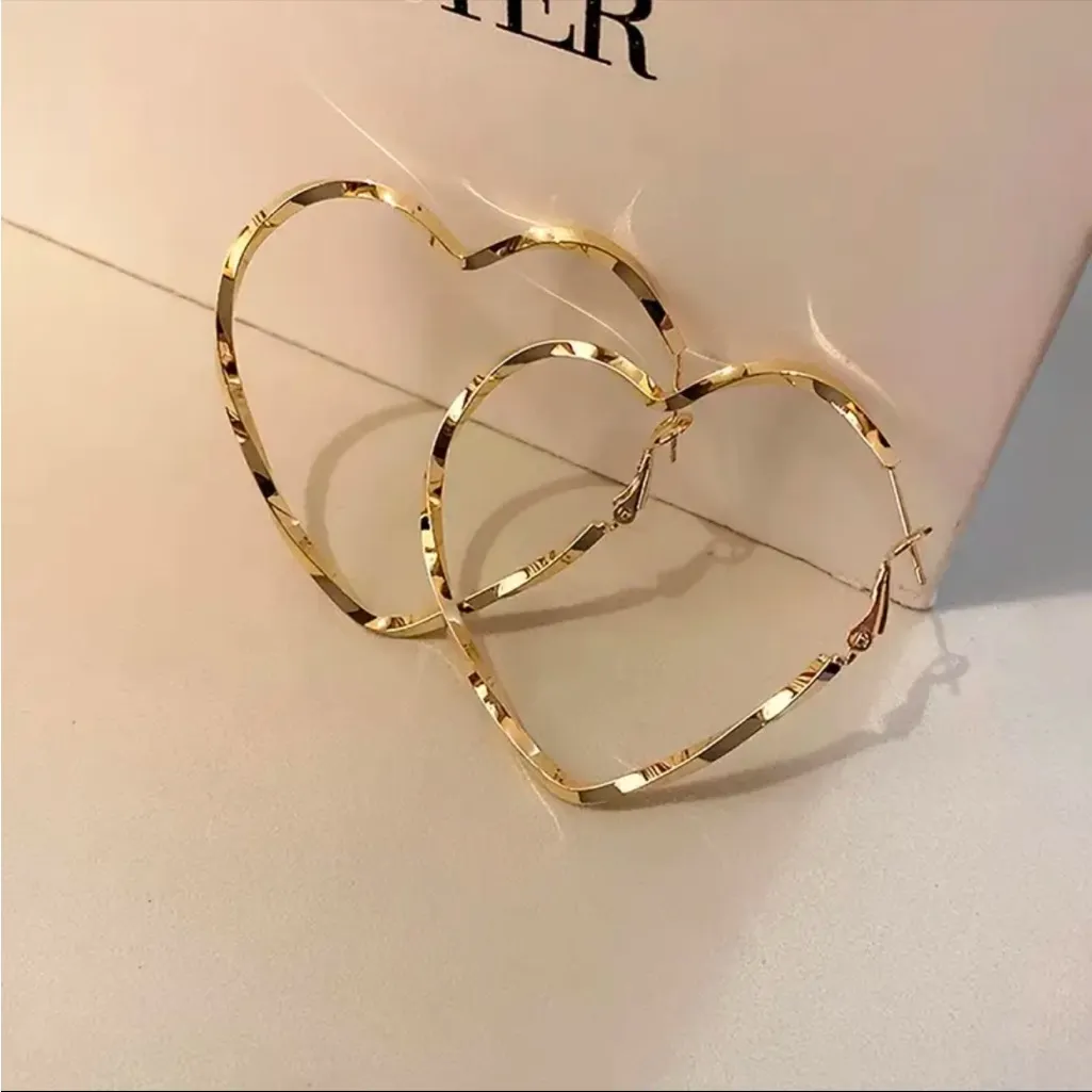 Gold Heart Shaped Twisted Hoop Earrings Lightweight Statement Hoops NWT - Image 4