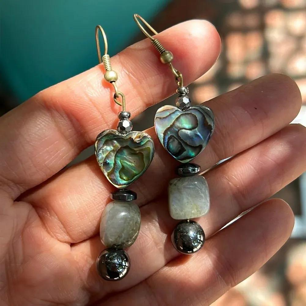 🩶🩵 Handmade heart-shaped abalone + labradorite + hematite drop earrings ✨ - Image 2