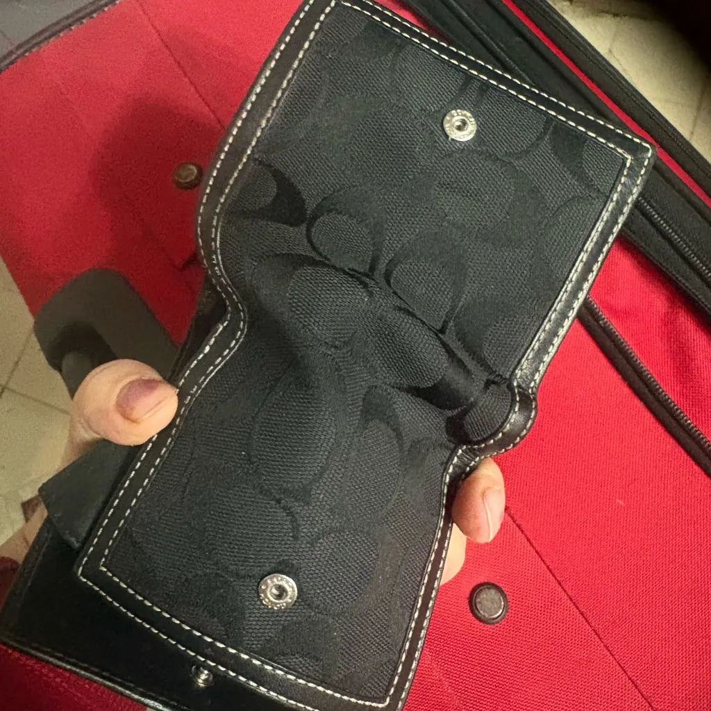 Vintage Coach Black Leather Wallet pre loved but good condition - Image 3