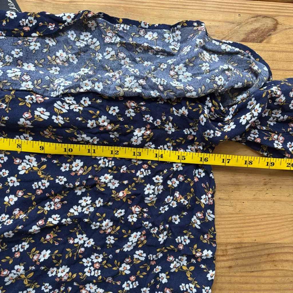 Chloe & Katie Blue Crop Blouse with Ruffled Neckline and 3/4 Sleeves Size M - Image 8