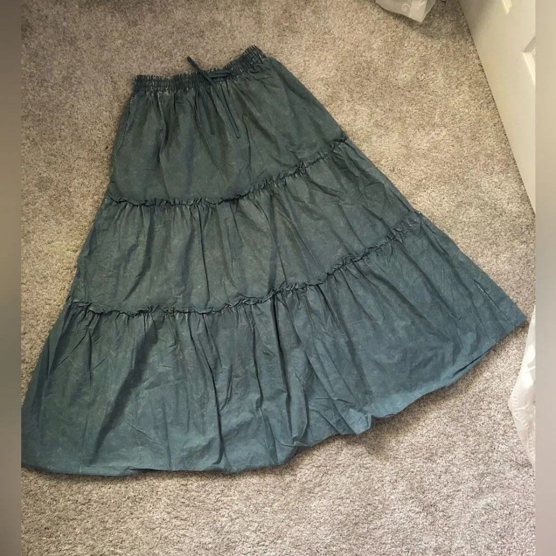 ZENANA Elegant Tiered Full A-line voluminous maxi Skirt elastic waist size L - Image 2