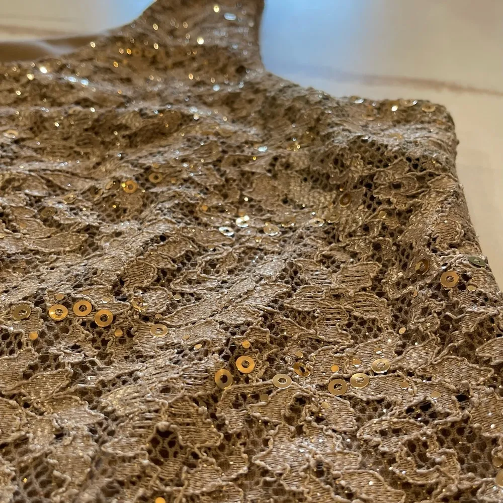 Elegant Gold Lace Women's Top - Image 3