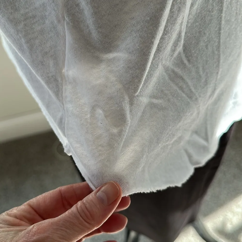 Frank and Eileen Tee Lab SS White Wide Vneck, 100% Cotton, Like New, Made in USA - Image 4