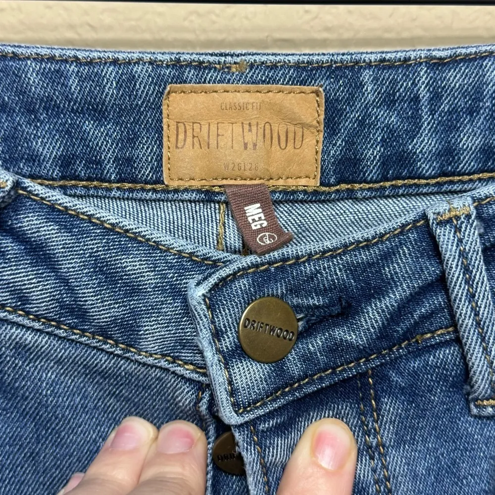 Women's Driftwood Light Wash Meg Classic Fit Raw Hem Cropped Jeans 26 Button Fly - Image 3