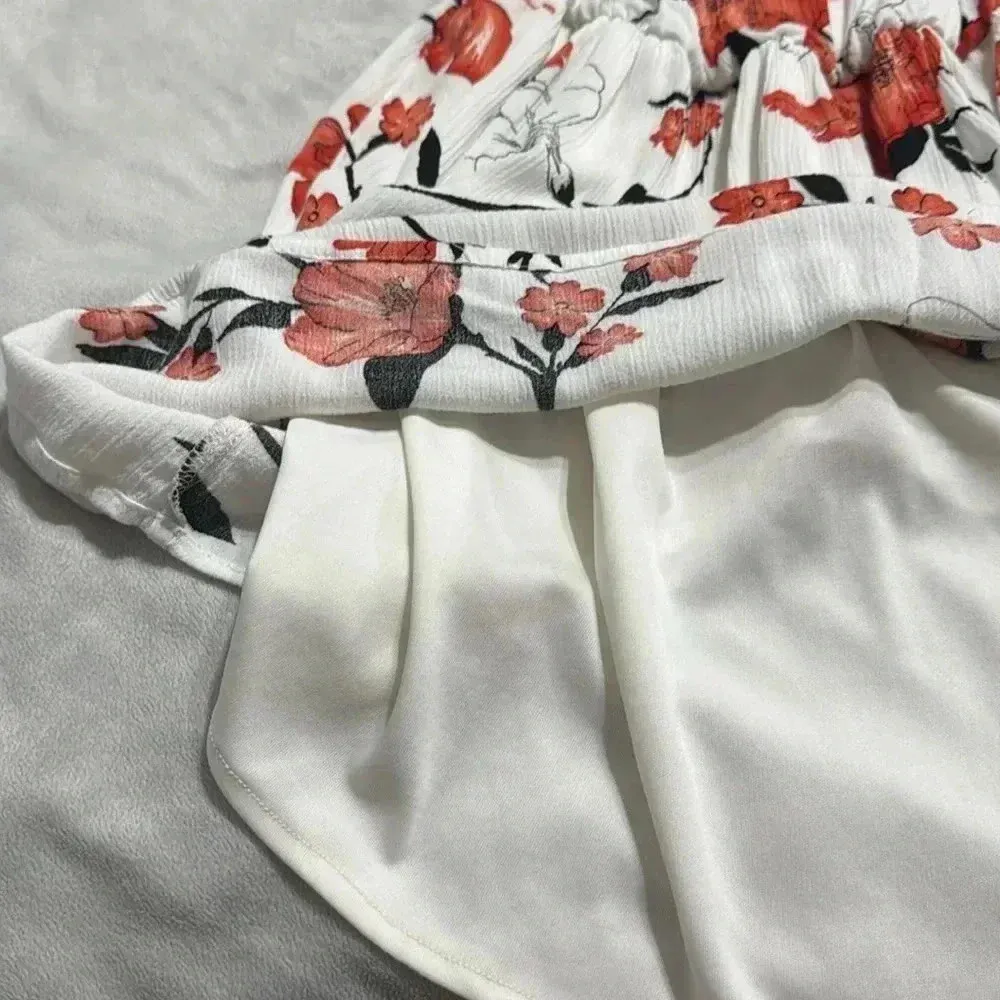 White Flower Print Top​ - Image 8