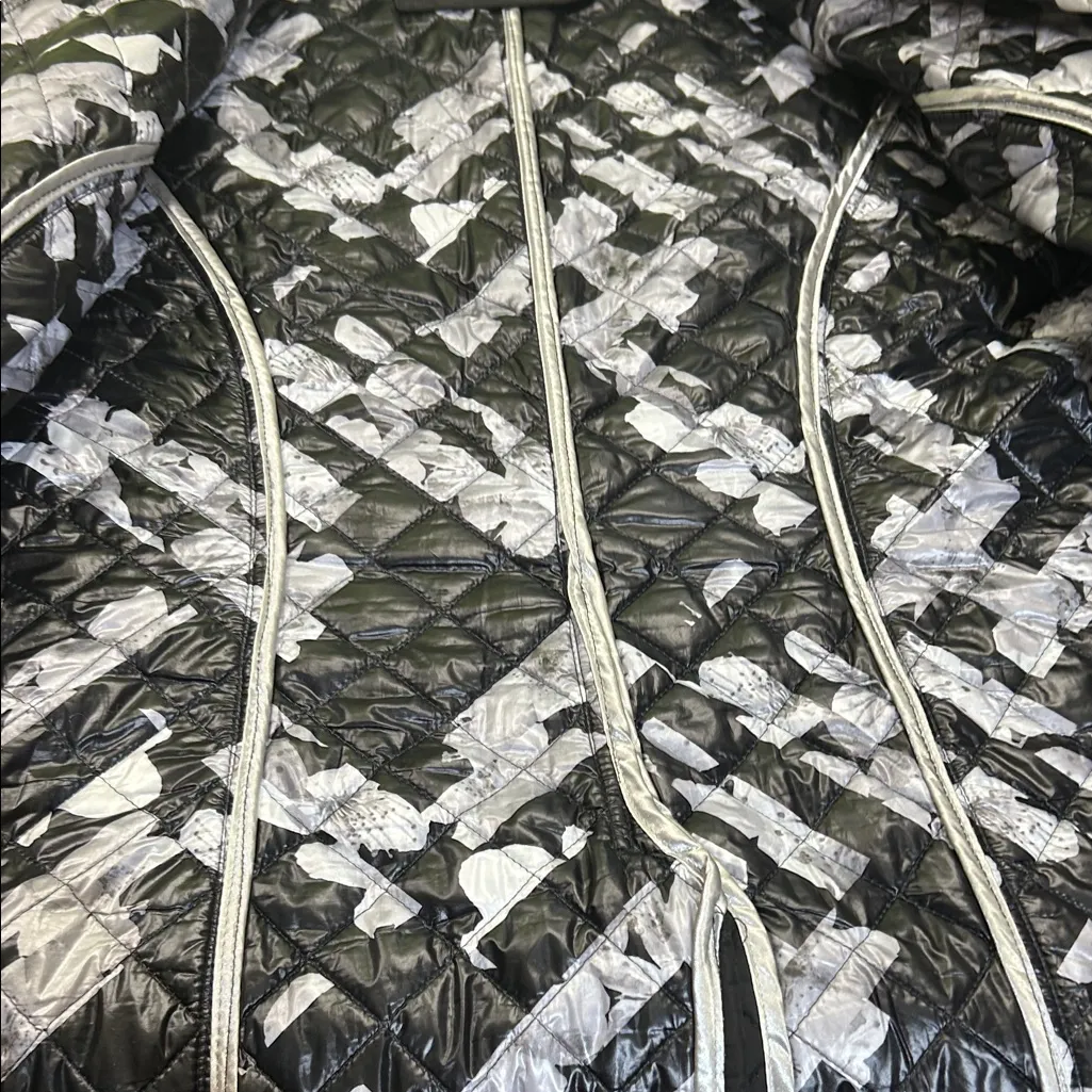 Calvin Klein Charcoal Quilted Jacket - Image 9