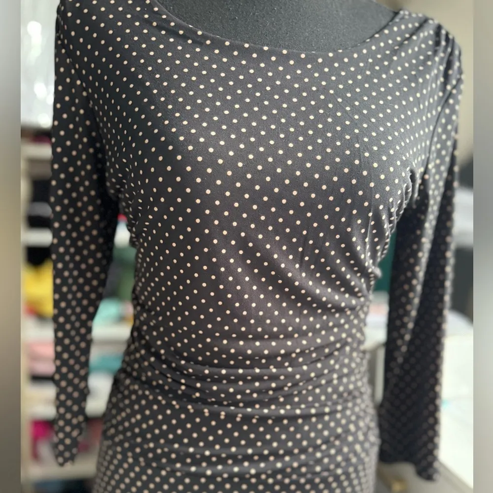 Vestido negro de lunares blancos, con diseño ajustado en la cintura, Black Size 6 - Image 4