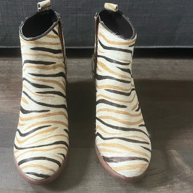 NEW Band of Gypsies Rodeo Booties Cow Hair Zebra Print Chunky Heel Zip Up sz. 7 - Image 2