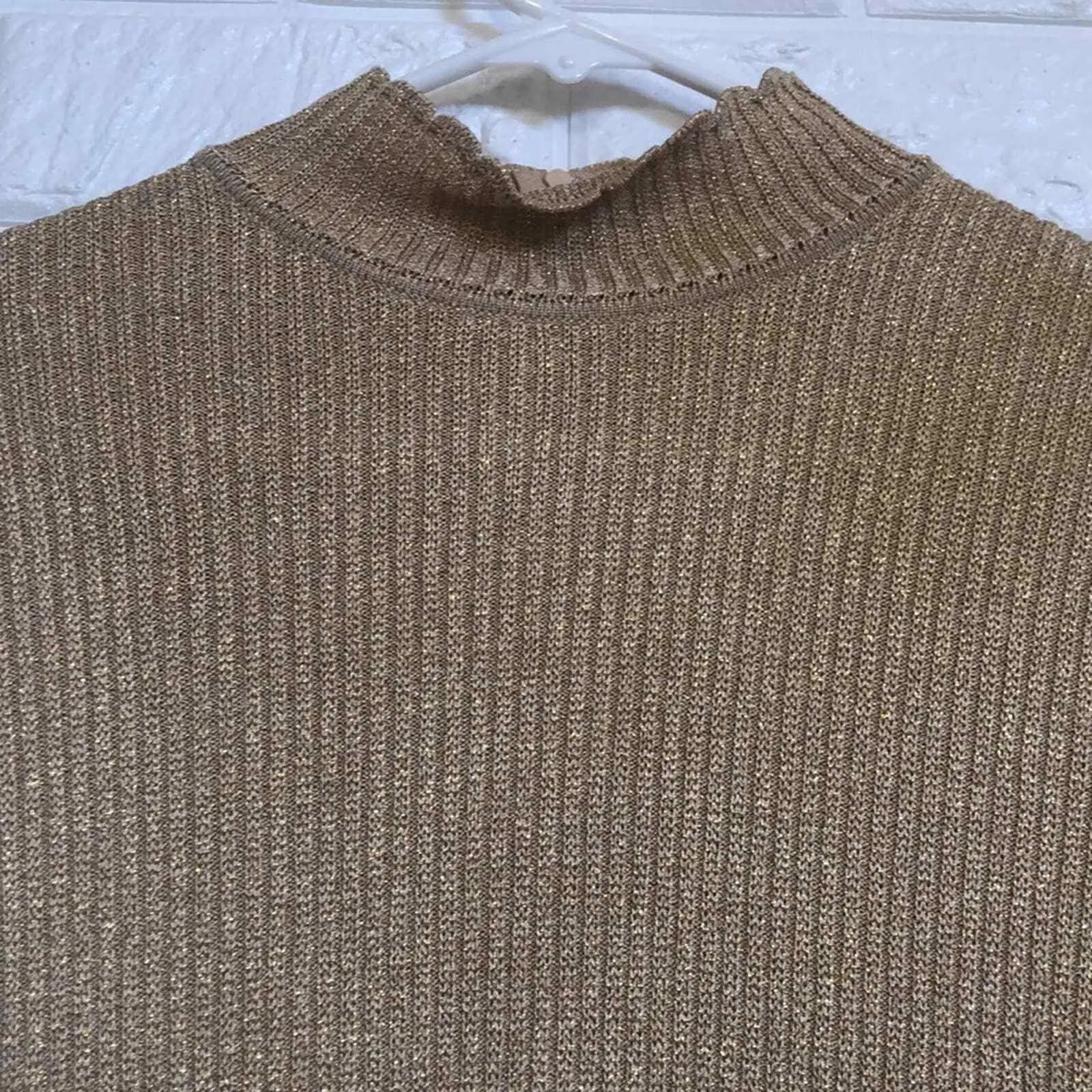 Vintage‎ St. John scallop detailed gold mock neck Women’s Size S Small - Image 3