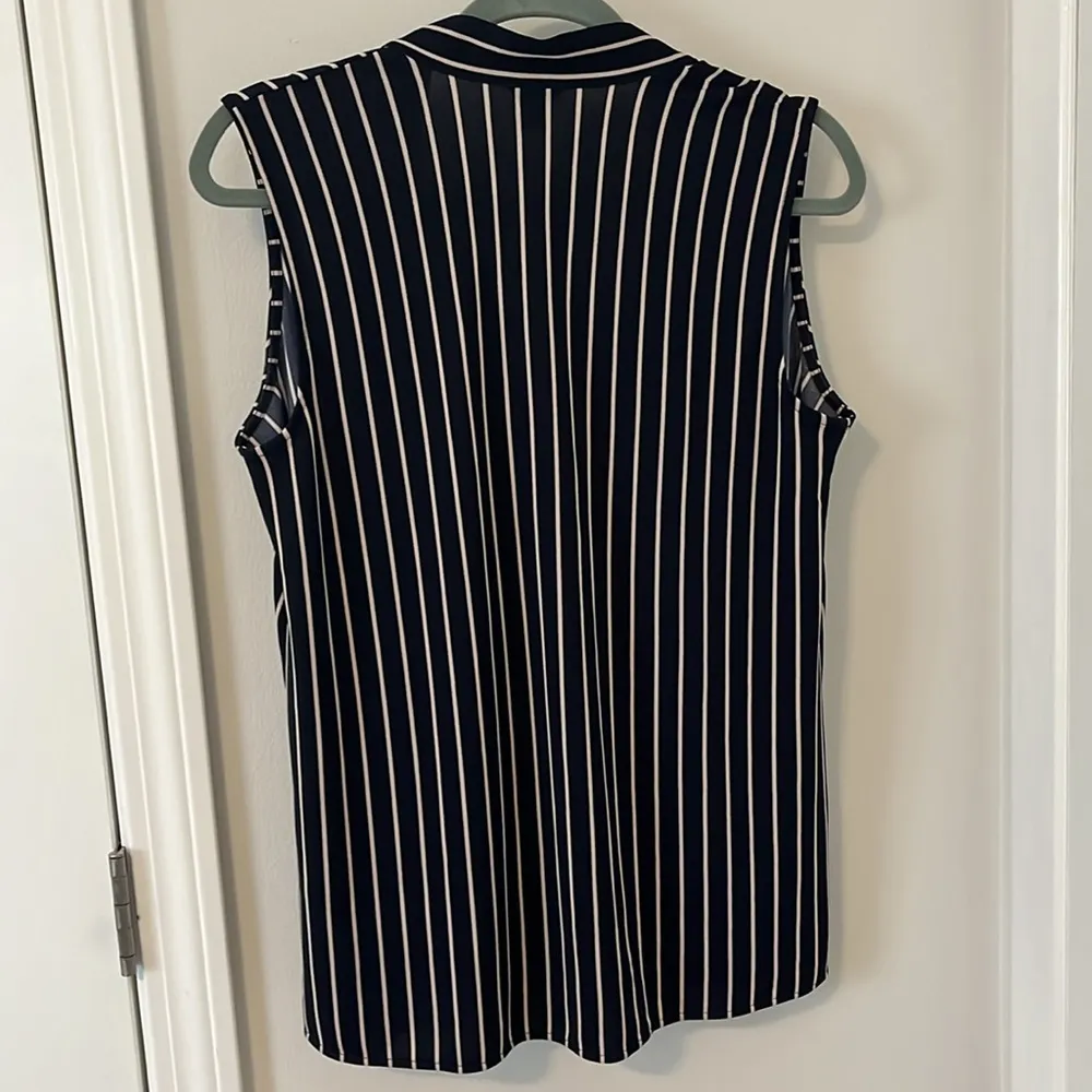 Ann Taylor stripped button up sleeveless blouse in size Small - Image 5