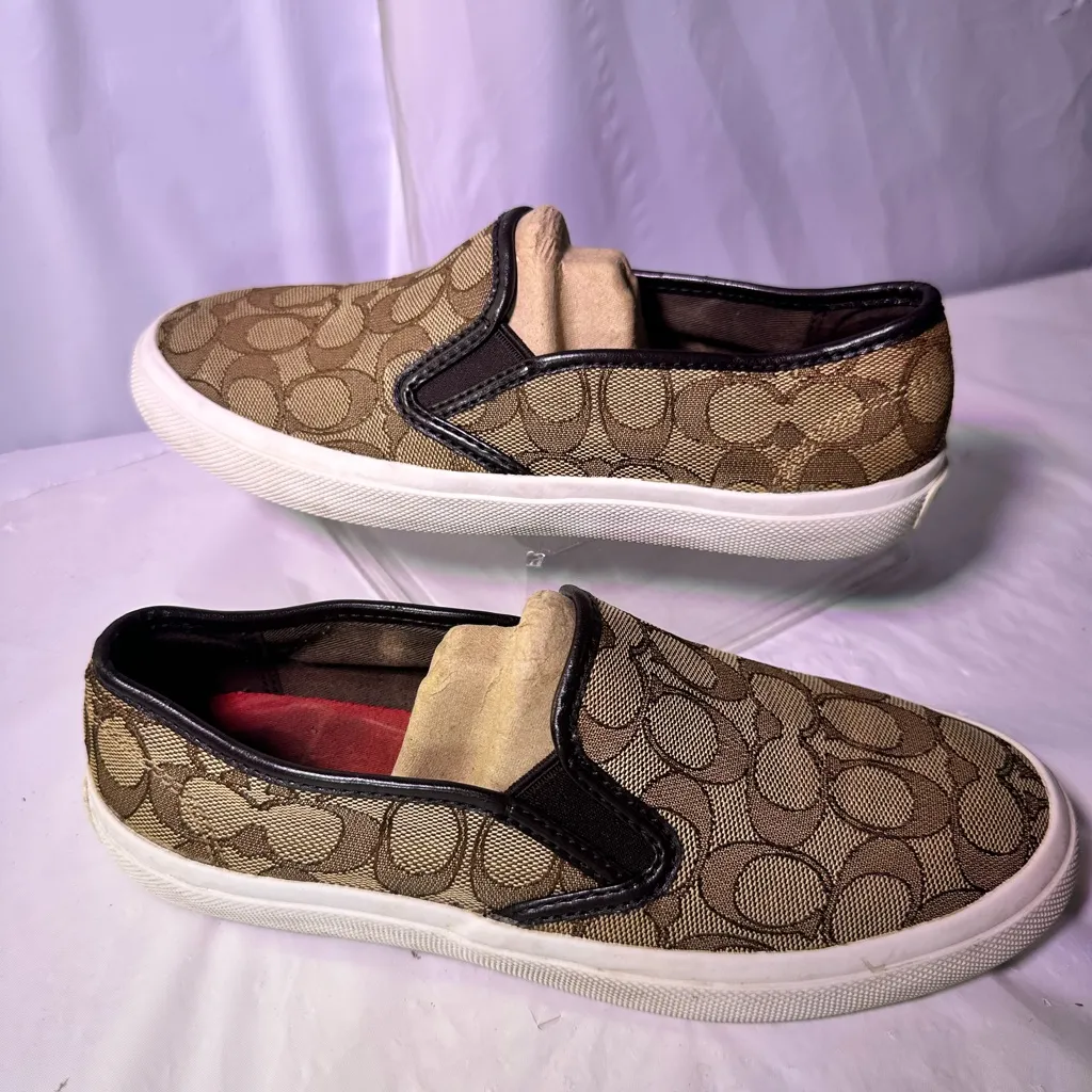 Coach Red and Black Fabric Detail - Image 2