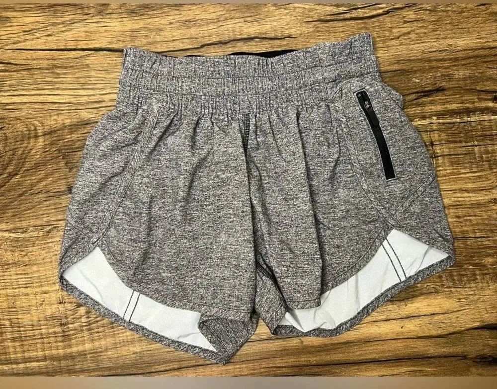 Lululemon Tracker Short V *4" size 4 - Image 2
