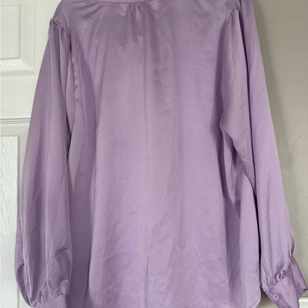 Torrid  Bubble Satin Bow Tie Blouse Orchid Bloom - Image 9