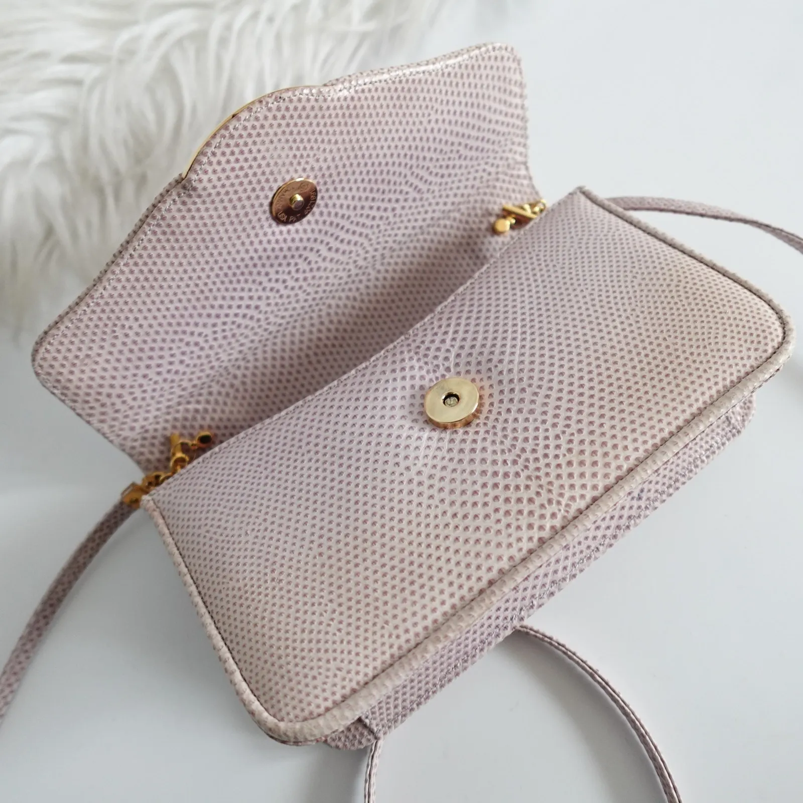 Vintage Judith Leiber Lizard Embossed Light Pink Small Crossbody Bag - Image 10