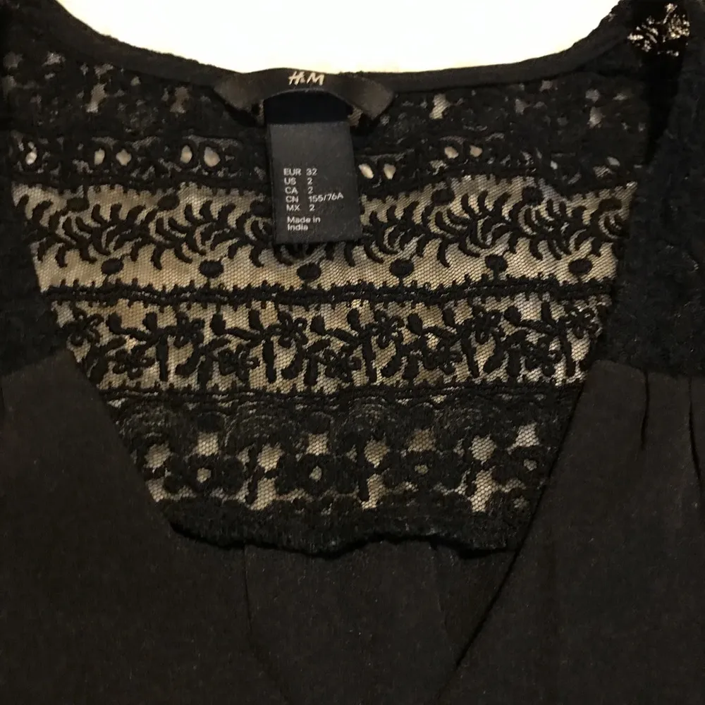 🌺 3/$20 SALE H&M sleeveless Crochet V neck - Image 4