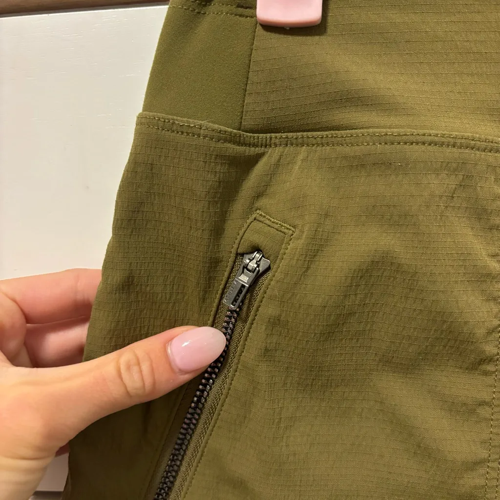 Athleta Trekkie North Mid Rise Short - Image 5