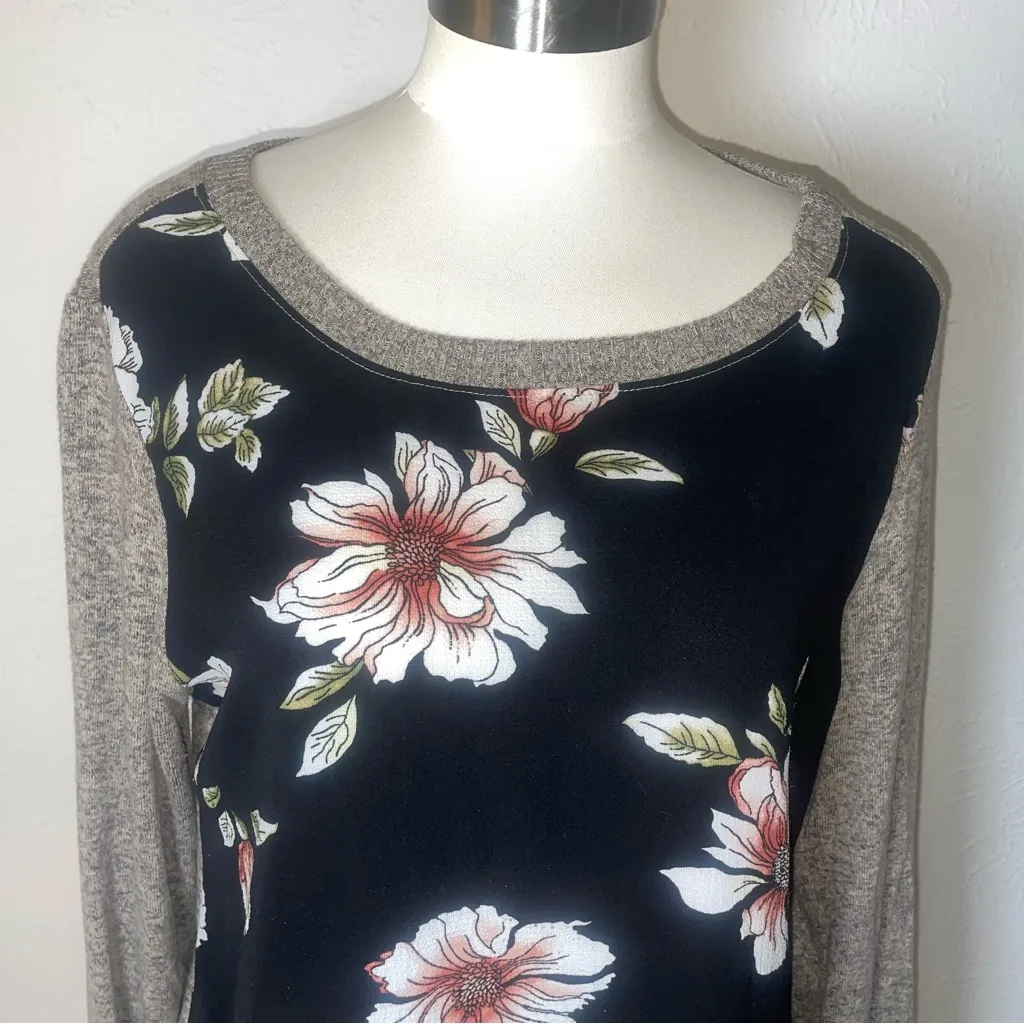 Kaileigh Floral Raglan Long‎ Sleeve Top | Size Medium - Image 5
