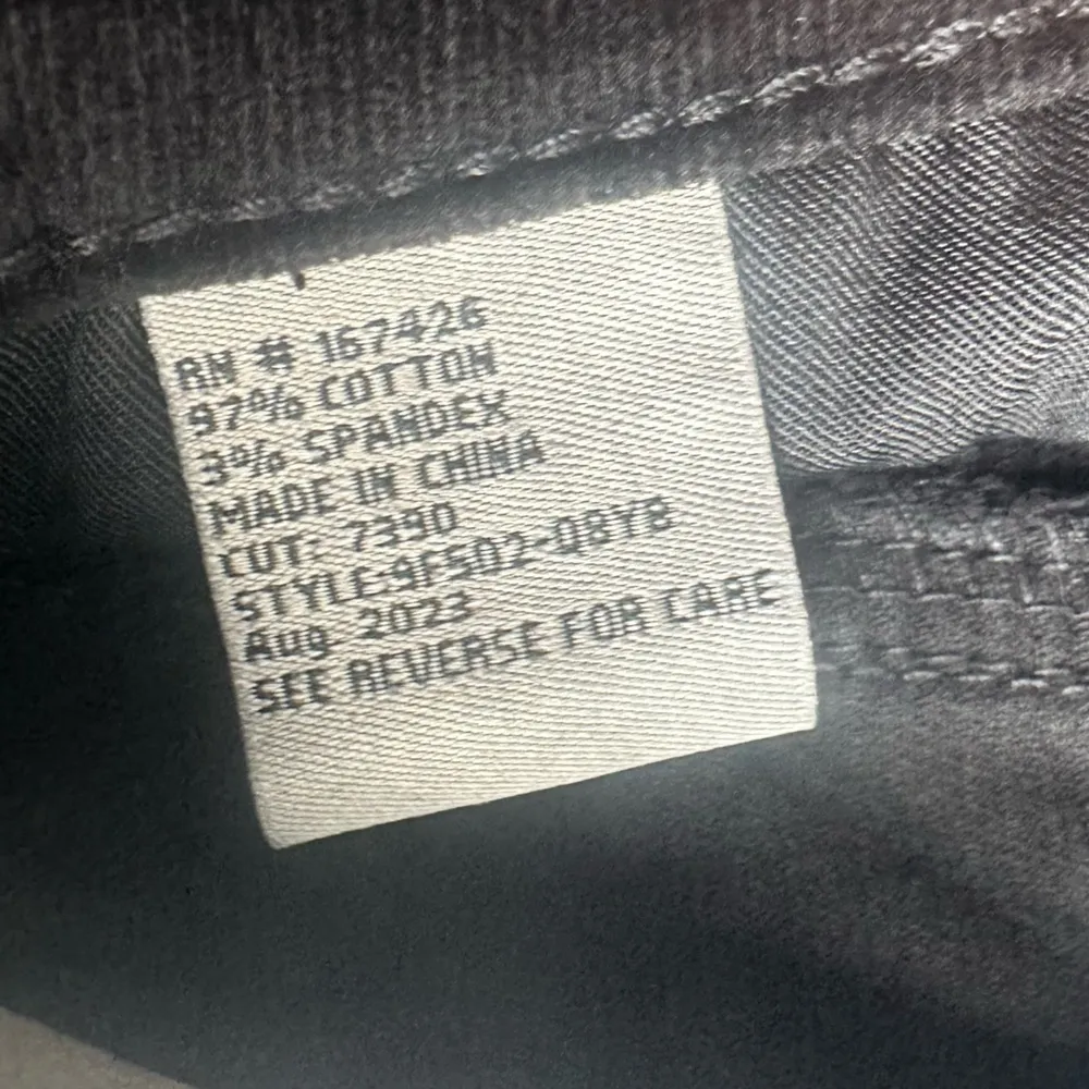 Tractr Women’s High Rise Flare Slim Fit Jeans Black Velvet Size 8 NWT - Image 8